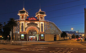 Luna Park Melbourne i skumringen