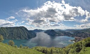 Sjöutsikt över Ticino, Schweiz